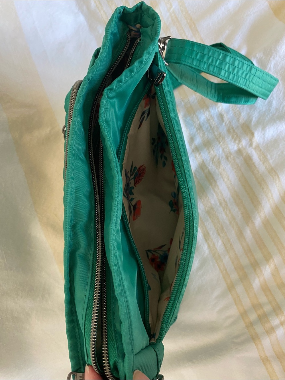 LUG | Kelly Green ☘️ Quilted Crossbody ~ 11”x 8.5”x 3” Medium - Picture 13 of 15